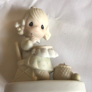 Vintage 1979 Enesco Imports Jonathan David “Mother Sew Dear” Figurine.